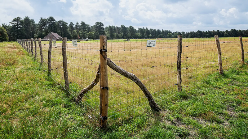 Hoekpalen afrastering plaatsen